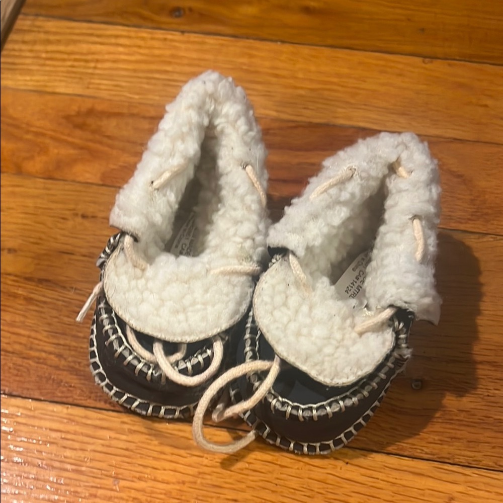 Cozy Baby Moccasins with White Fleece Lining